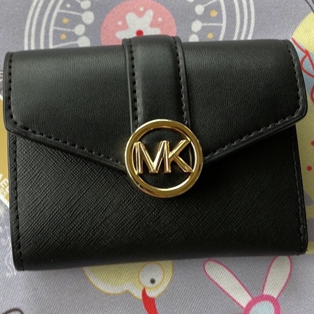 MICHAEL KORS CARMEN MEDIUM LOGO AND FAUX LEATHER WALLET BLACK